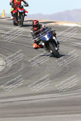 media/Dec-01-2025-Moto Forza (Mon) [[2daa91e15f]]/2-Intermediate Group/Session 2 (Turns 9 and 10)/